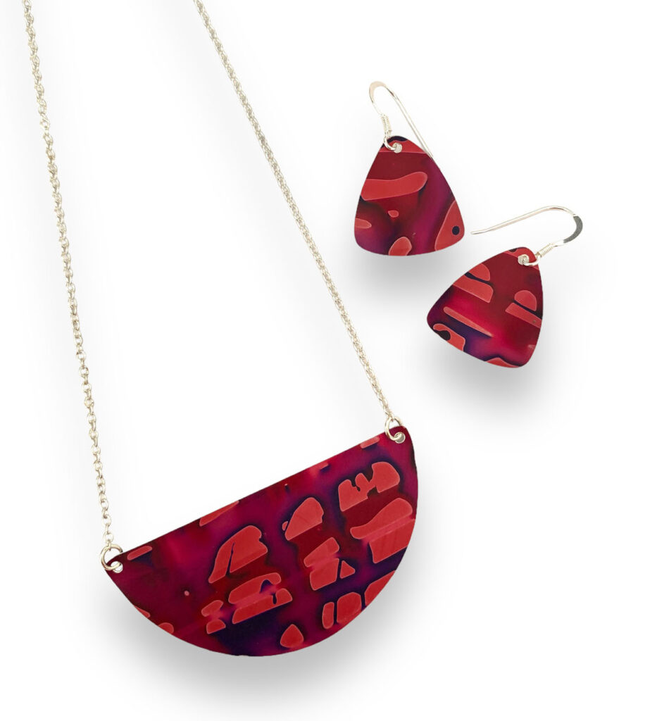 pink-purple-red-anodised-aluminium-adjustable-open-ended-bangle-cuff-bracelet-earrings-necklace-pendant-very-colourful-jewellery-miranda-peckitt-lightweight-3